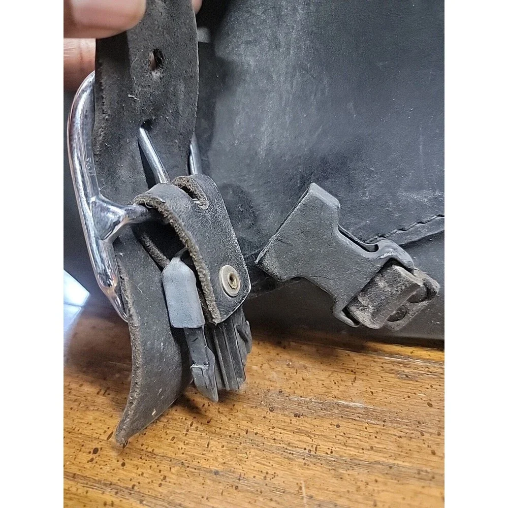 Genuine  Harley-Davidson Sportster Side Squeeze Bags M66-1